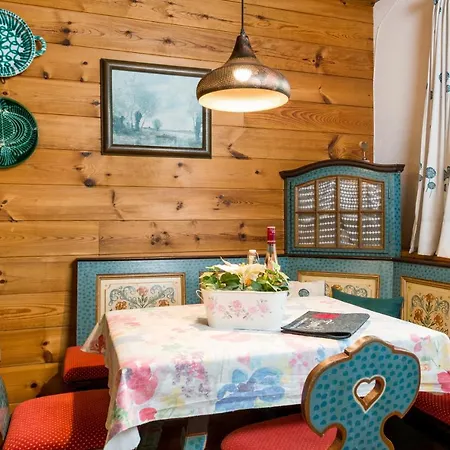 Tyrol Apartment *