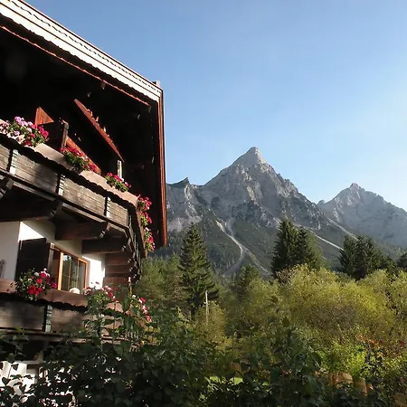 Tyrol 아파트 *